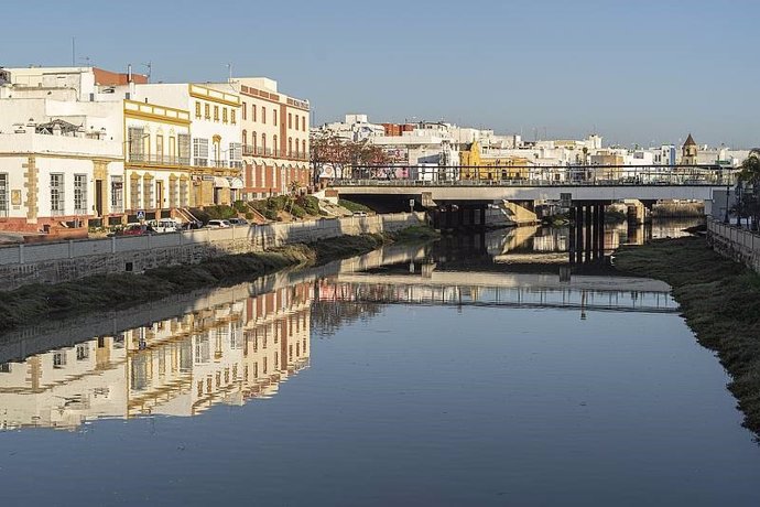 El río Iro a su paso por Chiclana de la Frontera (Cádiz).