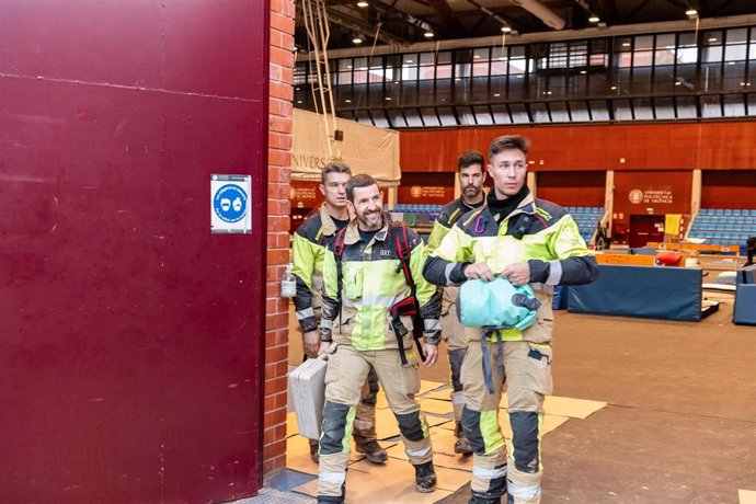 Bomberos de la Comunidad de La Rioja se hospedan y tienen como base el pabellón polideportivo de la UPV.