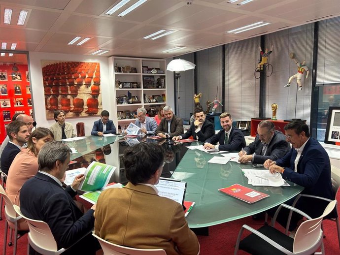 En la reunión de este viernes estuvieron los Directores Generales de Deportes de las Comunidades Autónomas de Murcia, Asturias y Extremadura: Francisco Javier Sánchez, Manuela Fernández y Santiago Amaro.