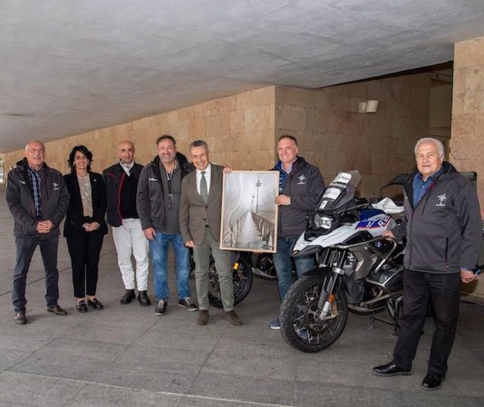 Conrado Escobar se sube a la moto solidaria de 'Km Solidarity'