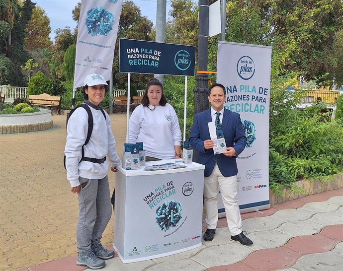 Presentación de la campaña 'Una Pila de Razones' en Rute para concienciar sobre la importancia del reciclaje de pilas y acumuladores.