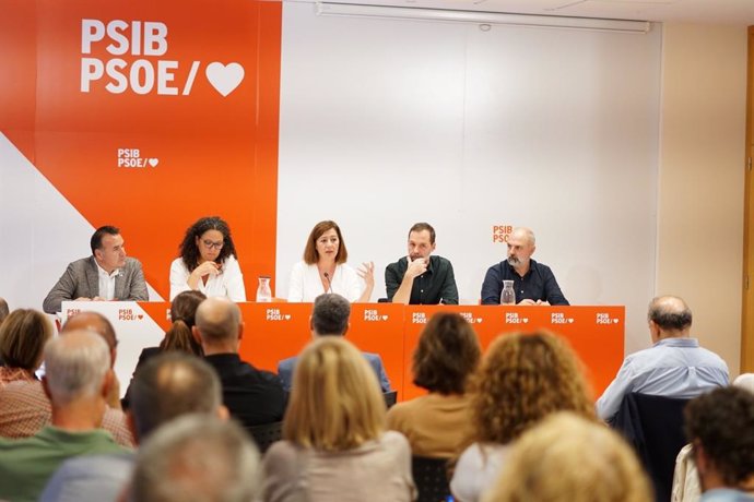 La secretaria general del PSIB, Francina Armengol, en la jornada del partido sobre cambio climático y movilidad sostenible.