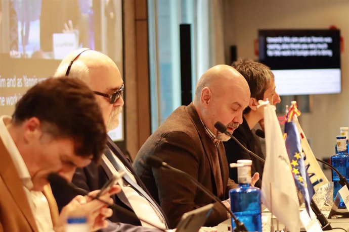 El presidente del CERMI, Luis Cayo Pérez Bueno, junto a otros representantes del sector de la discapacidad, en la la Conferencia Europea celebrada en Madrid.