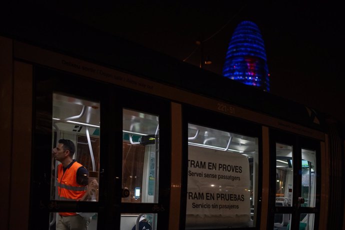 Archivo - Pruebas del tranvía en la Diagonal, a 16 de julio de 2024, en Barcelona.