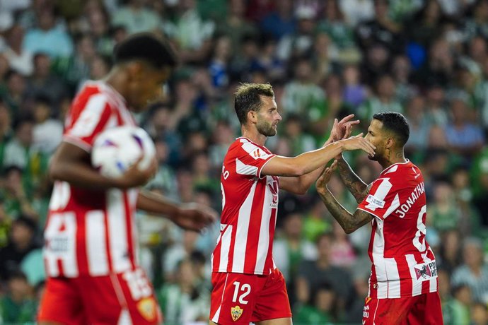 Archivo - Leo Baptistao of UD Almeria celebrates a goal during the Spanish league, La Liga EA Sports, football match played between Real Betis and Atletico de Madrid at Benito Villamarin stadium on May 12, 2024, in Sevilla, Spain.