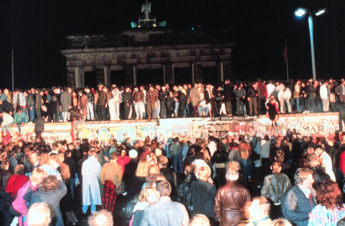 CAIDA DEL MURO DE BERLIN AÑO 1989