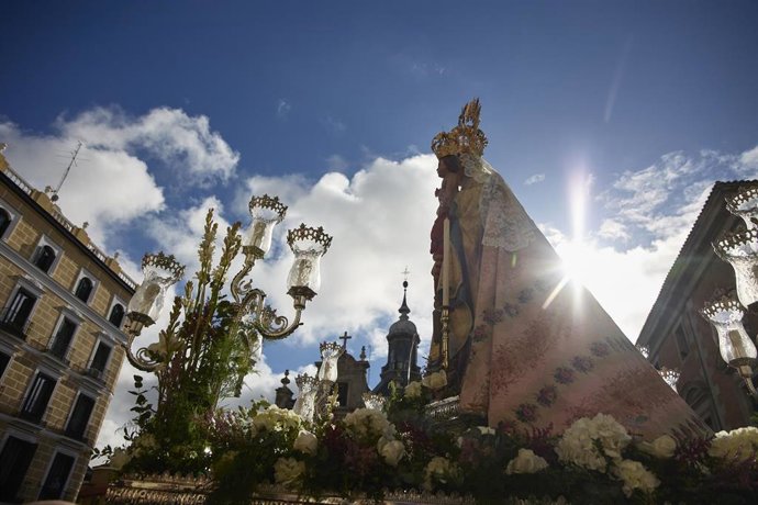 Archivo - La Virgen de la Almudena durante su procesión por las calles de Madrid con motivo del Día de la Virgen de la Almudena, patrona de Madrid, a 9 de noviembre de 2022