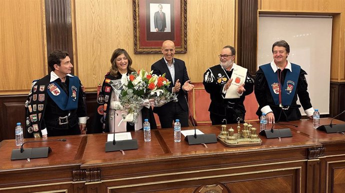 El alcalde de León recibe a los participantes en el Certamen Internacional de Cuarentunas.