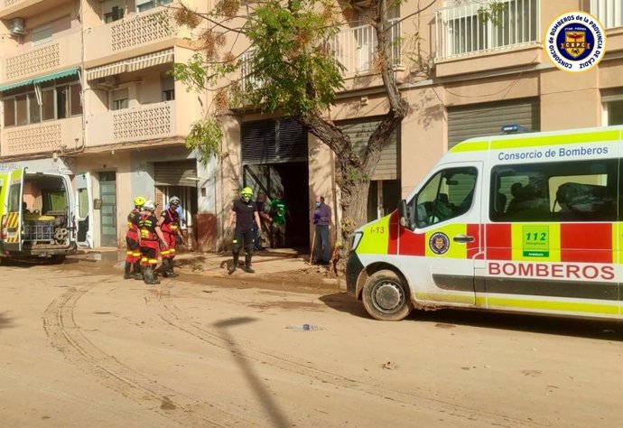 Bomberos de Cádiz en una de sus actuaciones desarrolladas en la comunidad valenciana.