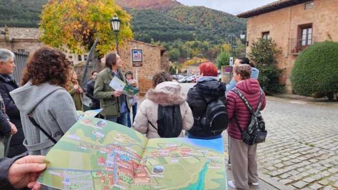 La Fundación San Millán de la Cogolla presenta una guía turística en Lectura Fácil sobre los Monasterios de Yuso y Suso