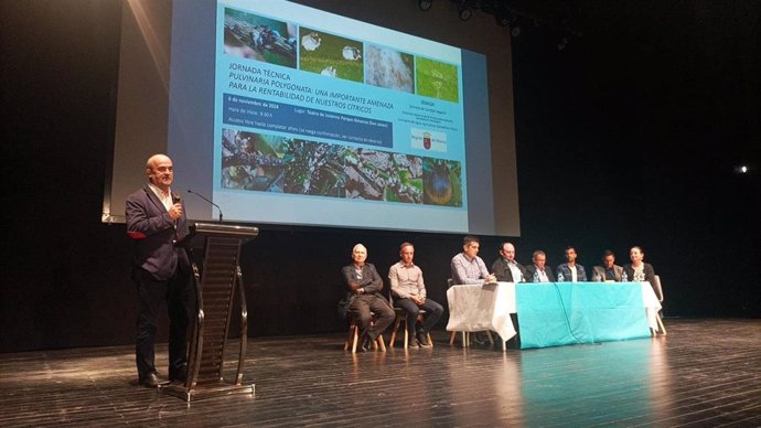 Imagen del secretario general de la Consejería de Agua, Agricultura, Ganadería y Pesca, Francisco González Zapater, en la clausura de la jornada de Sanidad Vegetal celebrada en San Javier