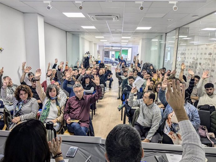 Momento de la votación a mano alzada del Comité Nazional de CHA este sábado en Zaragoza.