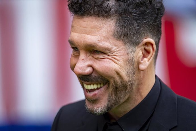 03 November 2024, Spain, Madrid: Diego Pablo Simeone, head coach of Atletico Madrid smiles, during the Spanish Primera Division soccer match between Atletico Madrid and UD Las Palmas at Riyadh Air Metropolitano Stadium. Photo: Alberto Gardin/ZUMA Press Wi