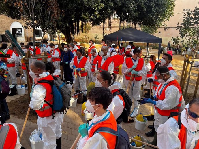 Personas voluntarias para ayudar a paliar los efectos de la DANA