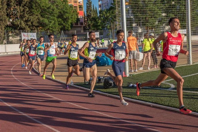 Archivo - Corredores en la Meeting de Atletismo