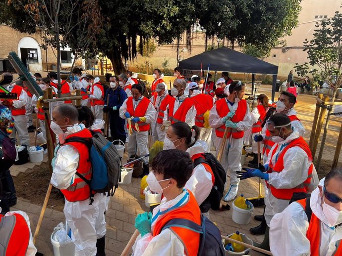 Personas voluntarias para ayudar a paliar los efectos de la DANA
