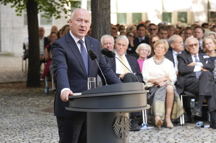 Archivo - July 20, 2024, Berlin, Berlin, Deutschland: Kai Wegner bei der Gedenkveranstaltung zum 80. Jahrestag des Aufstands gegen Nationalsozialistische Gewaltherrschaft mit Kranzniederlegung auf dem Ehrenhof des Bendlerblocks.Berlin, 20.07.2024
