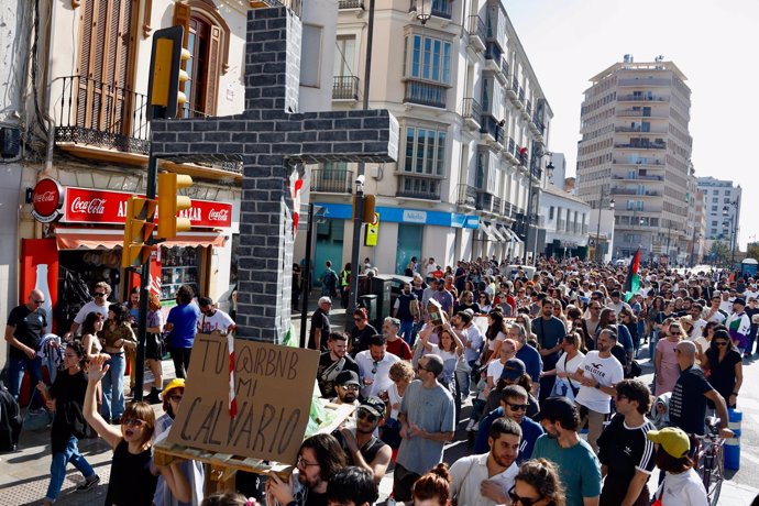 Vista de la manifestación en la ciudad de Málaga, donde según la organización se han movilizado unas 30.000 personas.