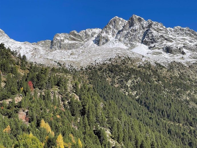 Imagen del Pirineo de semanas atrás después de alguna pequeña nevada aislada.