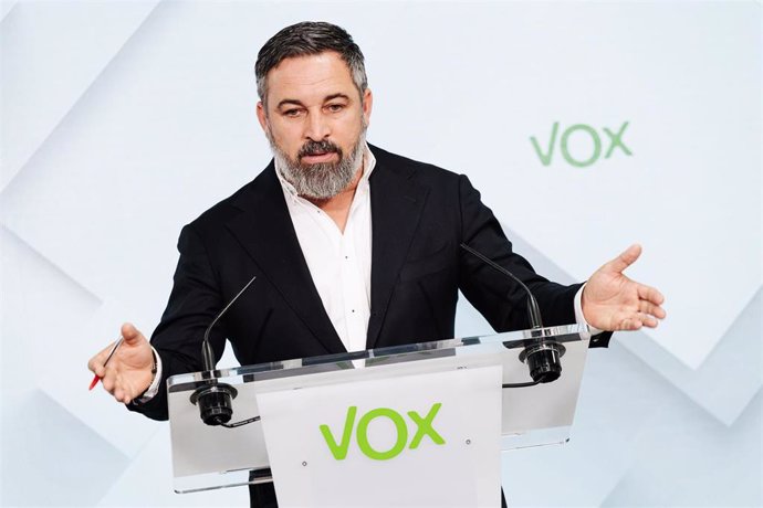 Archivo - El presidente de VOX, Santiago Abascal, durante una rueda de prensa posterior al Comité de Acción Política de VOX, a 2 de septiembre de 2024, en Madrid (España). Durante la comparecencia, el líder de VOX, ha considerado ’suicida’ la política mig