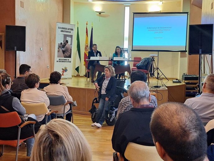 El Ayuntamiento de Jaén  celebra una jornada para visibilizar y aportar conocimiento sobre la ELA.