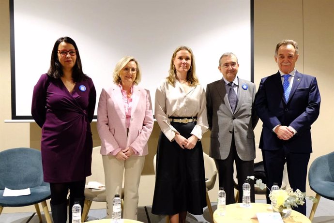 Sara Sastre, Cristina Castillo, Pilar Borraz, Leandro Catalán y José María Borrel, antes del acto de clausura del 37º Congreso Aragonés de Atención Primaria