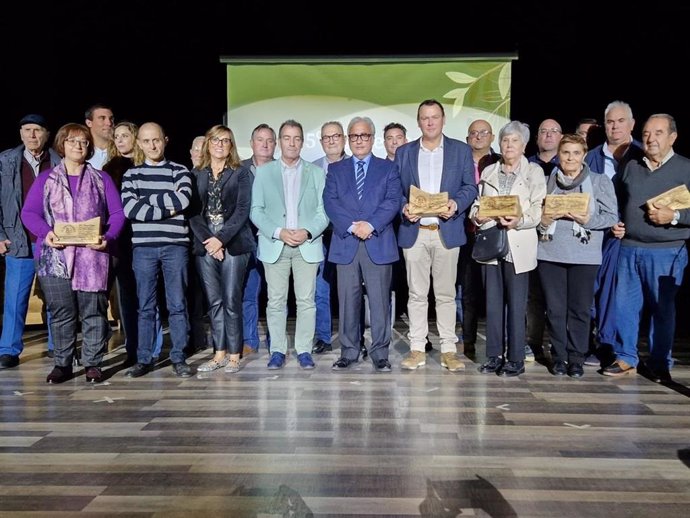 Agricultura, Ganadería y Alimentación, Javier Rincón, y la directora general de Innovación y Promoción Agroalimentaria han participado este sábado en el acto de celebración del 75 Aniversario de la Cooperativa San Martín de Belchite.