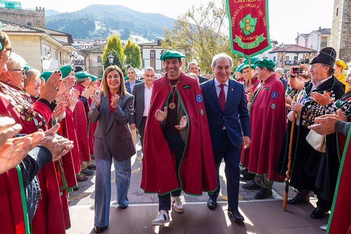 Potes celebra su Fiesta del Orujo y recibe a Quico Taronjí como Orujero Mayor