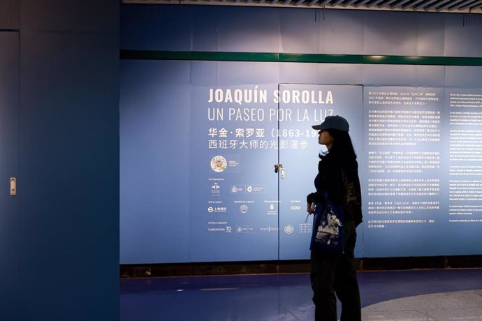 Inauguración en el metro de Shanghái de la muestra 'Joaquín Sorolla. Un paseo por la luz'.