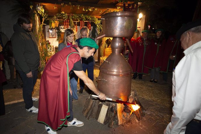 Taronjí enciende la alquitara