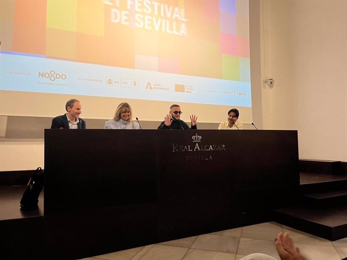 Yerai Cortés y C. Tangana en la rueda de prensa del documental 'La guitarra flamenca de Yerai Cortés' en el Festival de Cine Europeo.