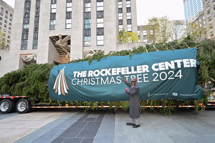 El árbol de Navidad llega el Rockefeller Center de Nueva York el 9 de noviembre de 2024