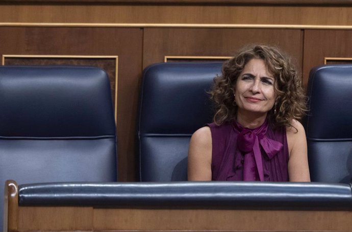 Archivo - La vicepresidenta primera y ministra de Hacienda, María Jesús Montero, durante una sesión plenaria en el Congreso de los Diputados, a 11 de septiembre de 2024, en Madrid (España). La financiación singular para Cataluña pactada entre el PSC y ERC