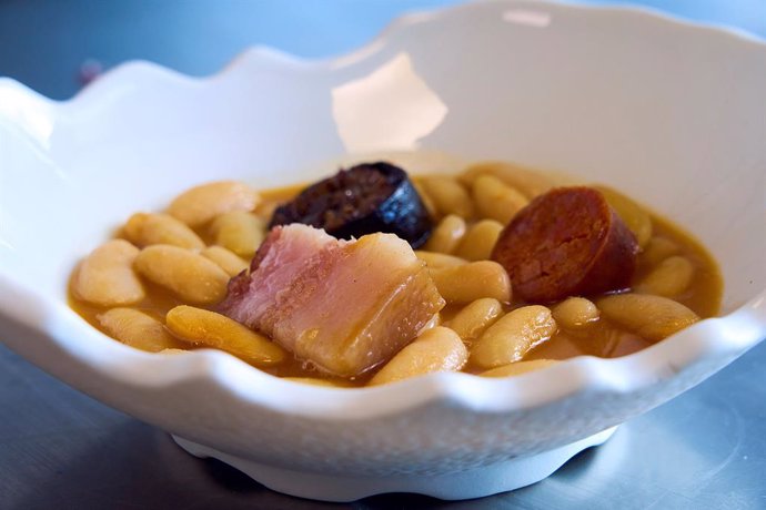 Fabada de Ricardo Sotres en el restaurante Volvoreta de Madrid.