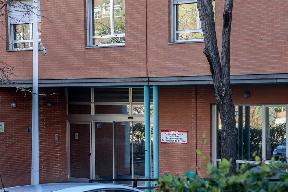 Archivo - Uno de los accesos a la Residencia de San Sebastián de los Reyes, donde la Policía Nacional detuvo en marzo de 2024 a un cuidador de 42 años por agredir sexualmente a una anciana de 100 años y a otra de 90 años.