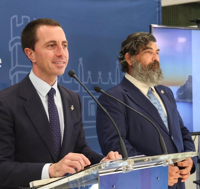 El presidente del Consell, Llorenç Galmés, junto al vicepresidente segundo y conseller insular de Medio Ambiente, Medio Rural y Deportes, Pedro Bestard