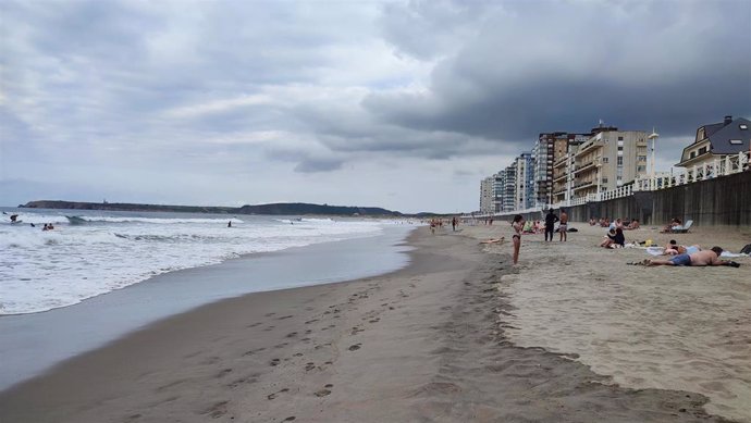 Archivo - Playa de Salinas, Castrillón.