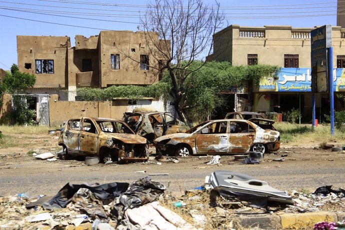 KHARTOUM, Oct. 29, 2024  -- Photo taken on Oct. 28, 2024 shows destroyed vehicles in Bahri city, north of Khartoum, Sudan. The International Organization for Migration (IOM) said on Tuesday that more than 14 million people had fled their homes since the b