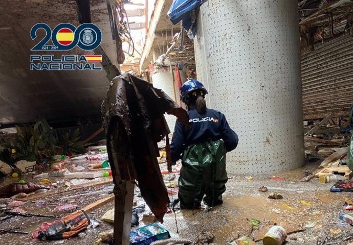 Imagen de la Policía e tareas de rescate