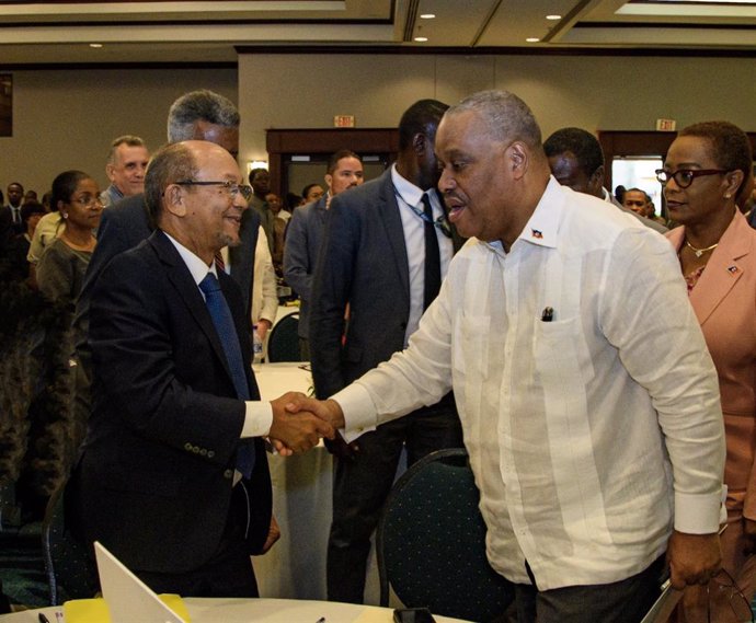 El presidente interino de Haití, Leslie Voltaire, y el primer ministro de transición, Garry Conille