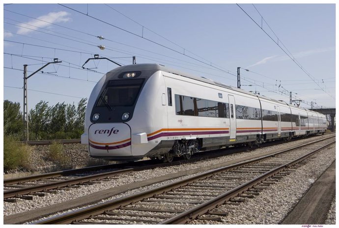 Archivo - Tren de Renfe