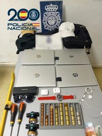 Detenidos tres hombres por robar dentro de un banco en Puente de Vallecas