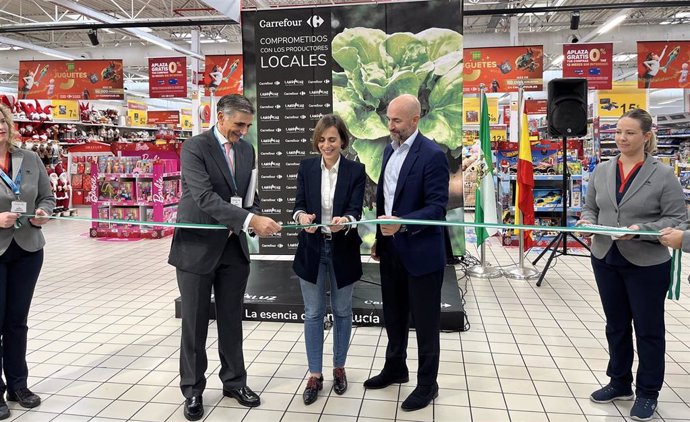 Inauguración de la campaña promovida por la Junta de Andalucía para "resaltar el producto andaluz" en 38 hipermercados Carrefour.