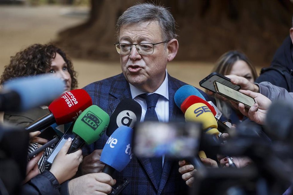 Archivo - El secretario general del PSPV-PSOE, Ximo Puig, comparece ante los medios de comunicación en el ficus de Les Corts, a 18 de diciembre de 2023, en Valncia, Comunidad Valenciana (España). El todavía líder del PSPV, Ximo Puig, ha dejado hoy su a