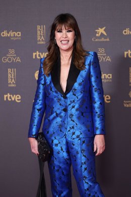 Archivo - La escritora Mabel Lozano posa en la alfombra rosa previa a la gala de la 38 edición de los Premios Goya, en el Auditorio Feria de Valladolid, a 10 de febrero de 2024, en Valladolid, Castilla y León (España). La Academia celebra la calidad del c