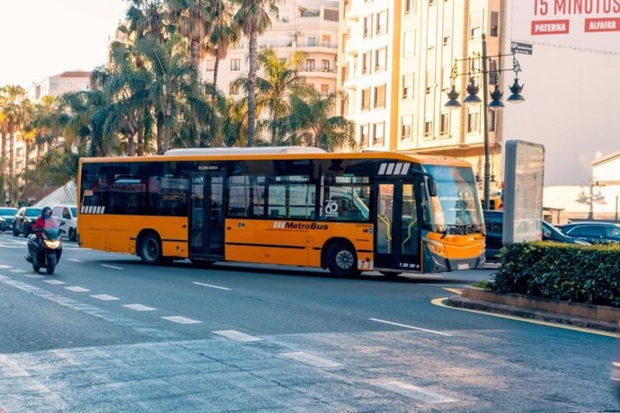 Archivo - Arxiu - Un autobús a València