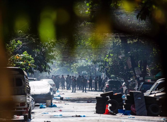 Archivo - Manifestación en Rangún contra la junta militar birmana.