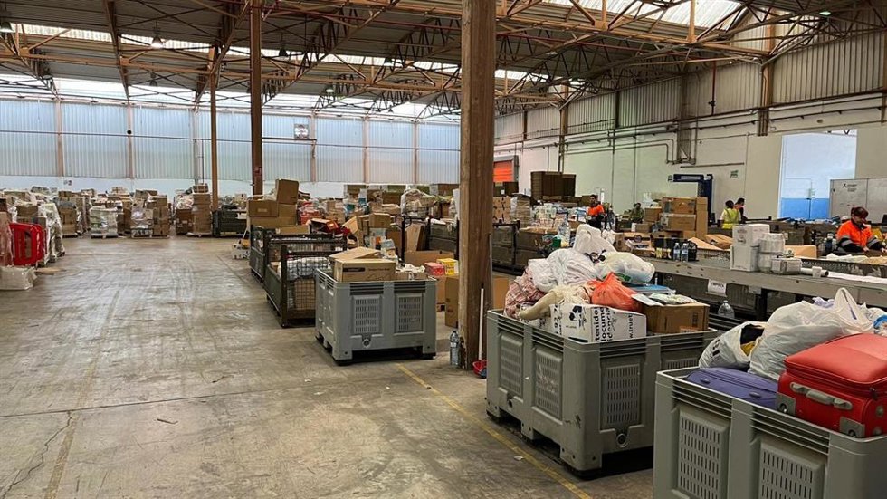 Nave cedida por Mercadona para canalizar las donaciones