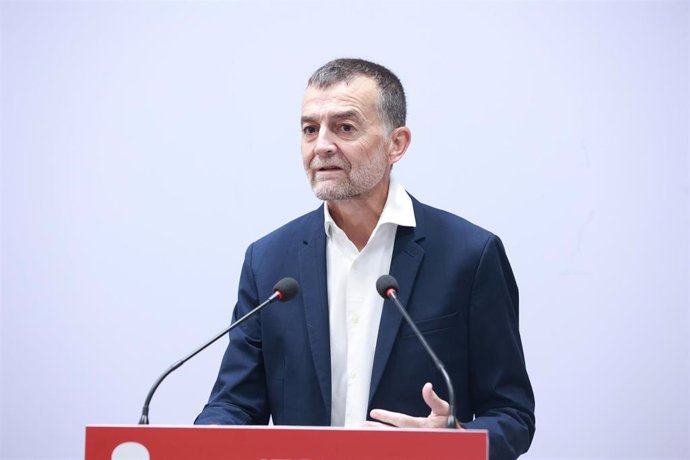 Archivo - El coordinador federal de Izquierda Unida, Antonio Maíllo, durante la rueda de prensa. A 09 de septiembre de 2024, en Sevilla (Andalucía, España). 