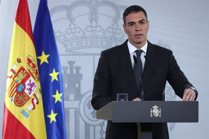 El presidente del Gobierno, Pedro Sánchez, durante su comparecencia ante los medios de comunicación, en el Palacio de la Moncloa, a 2 de noviembre de 2024, en Madrid (España). Tras la petición del president de la Generalitat Valenciana, Carlos Mazón, se v